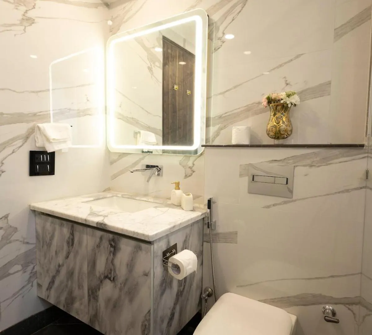 Four Bedroom Luxurious Apartment Near Cyber Hub Gurgaon